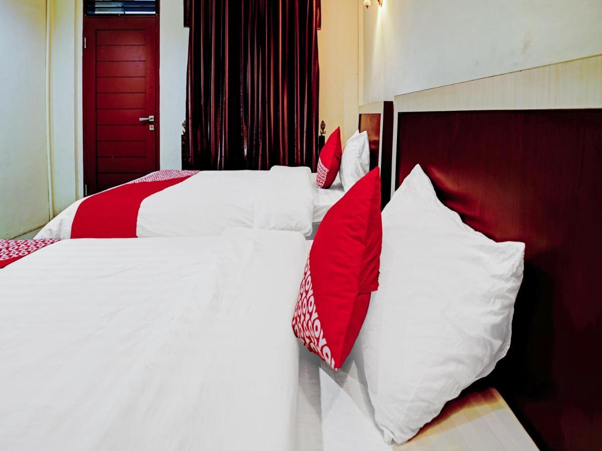 Oyo 90331 Hotel Toba Shanda Parapat Exteriör bild