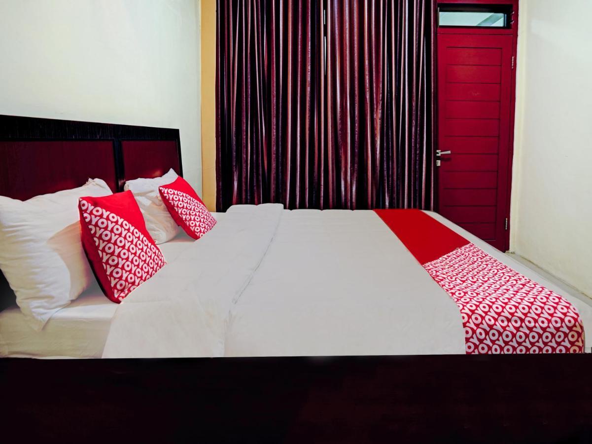 Oyo 90331 Hotel Toba Shanda Parapat Exteriör bild