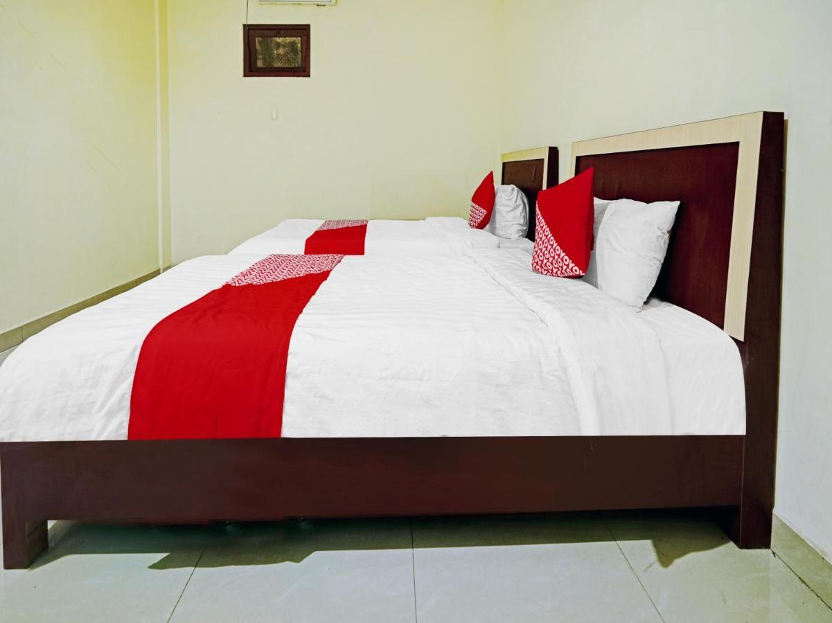 Oyo 90331 Hotel Toba Shanda Parapat Exteriör bild