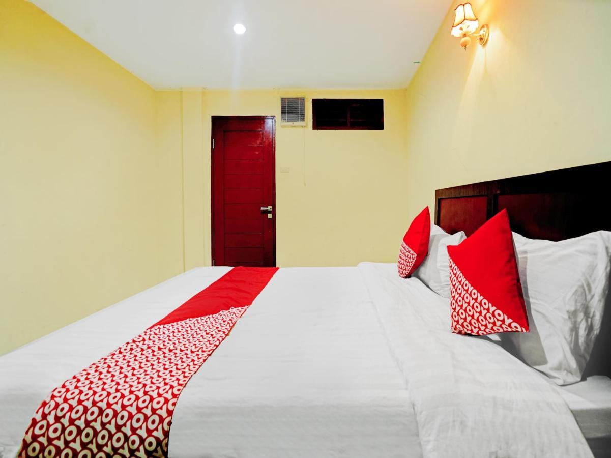 Oyo 90331 Hotel Toba Shanda Parapat Exteriör bild