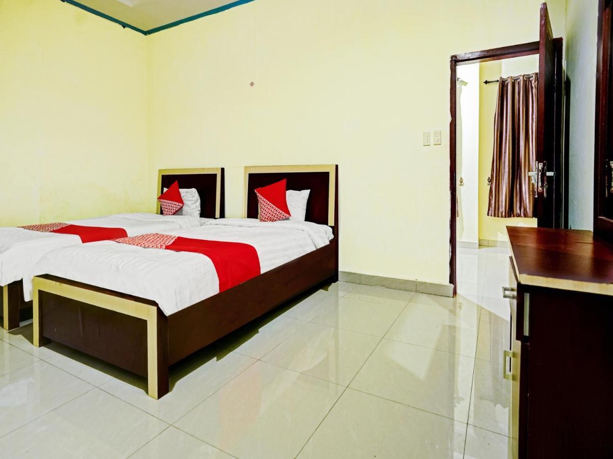 Oyo 90331 Hotel Toba Shanda Parapat Exteriör bild